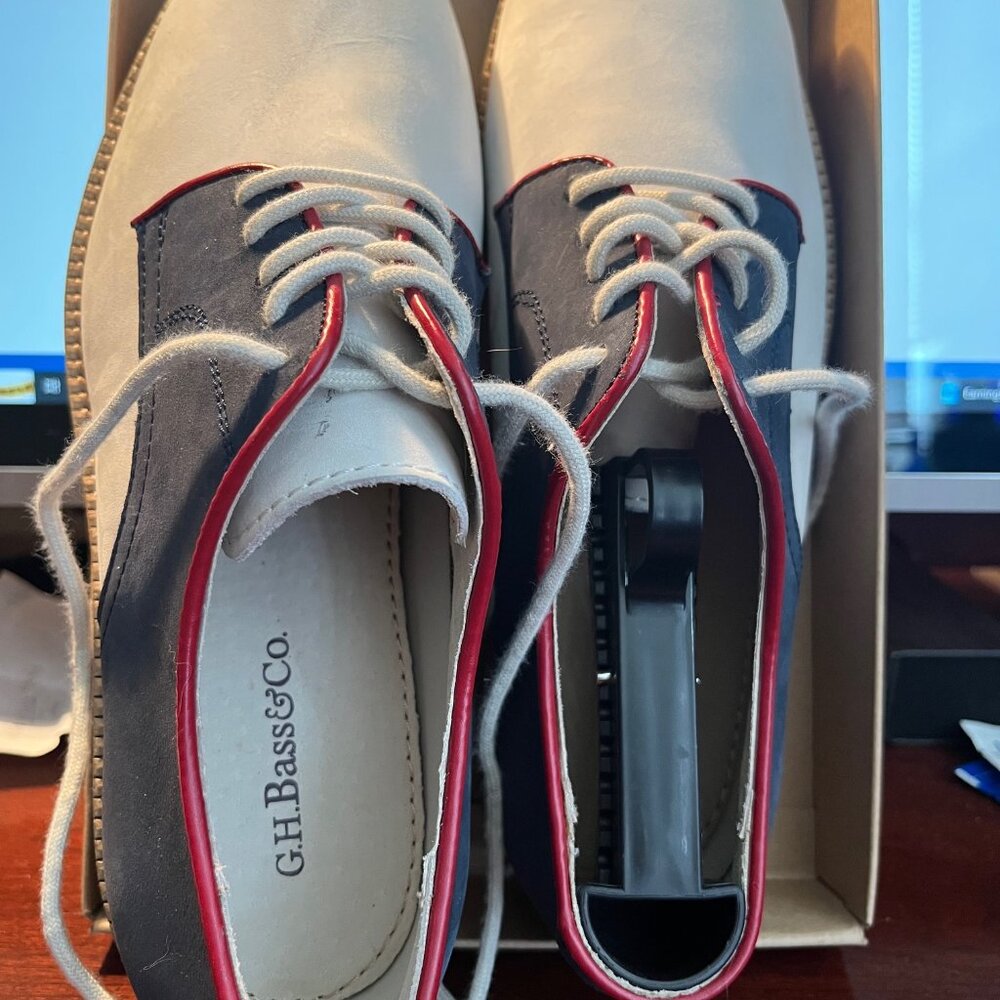 G.H. Bass & Co. men's 8.5 shoes